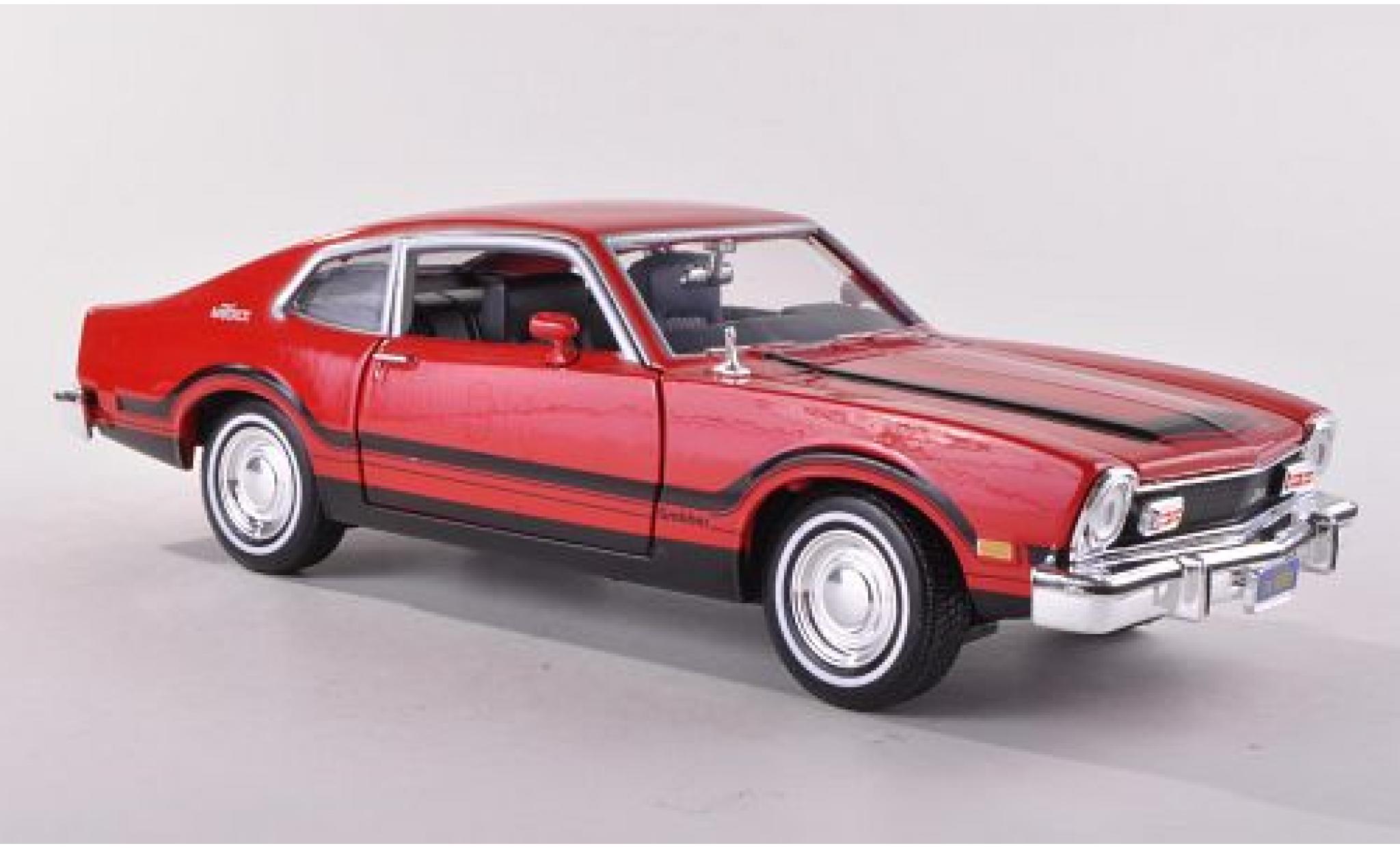 Ford Maverick 1/24 Motormax rood 1974 sans Vitrine modelauto