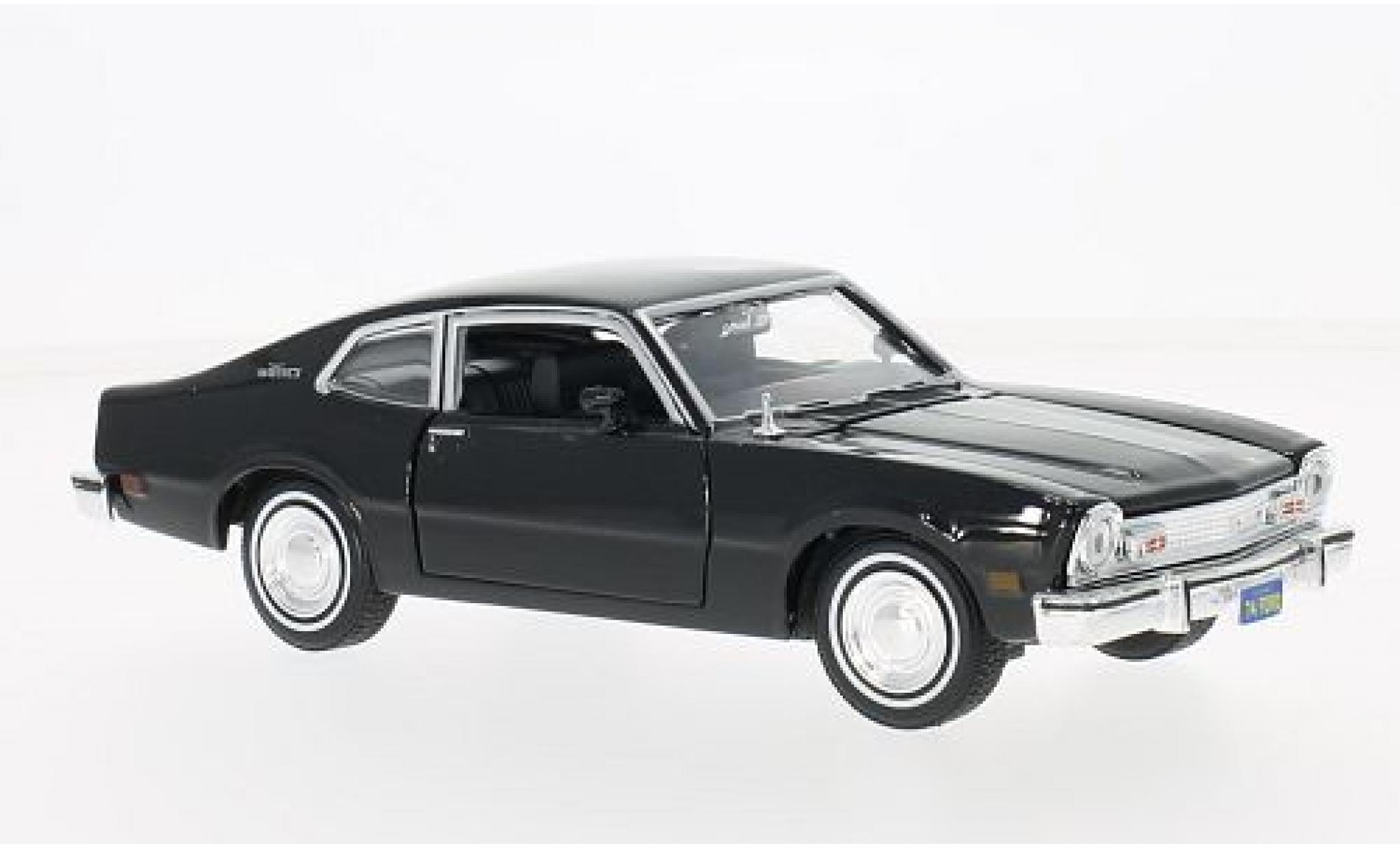 Ford Maverick 1/24 Motormax zwart 1974 modelauto