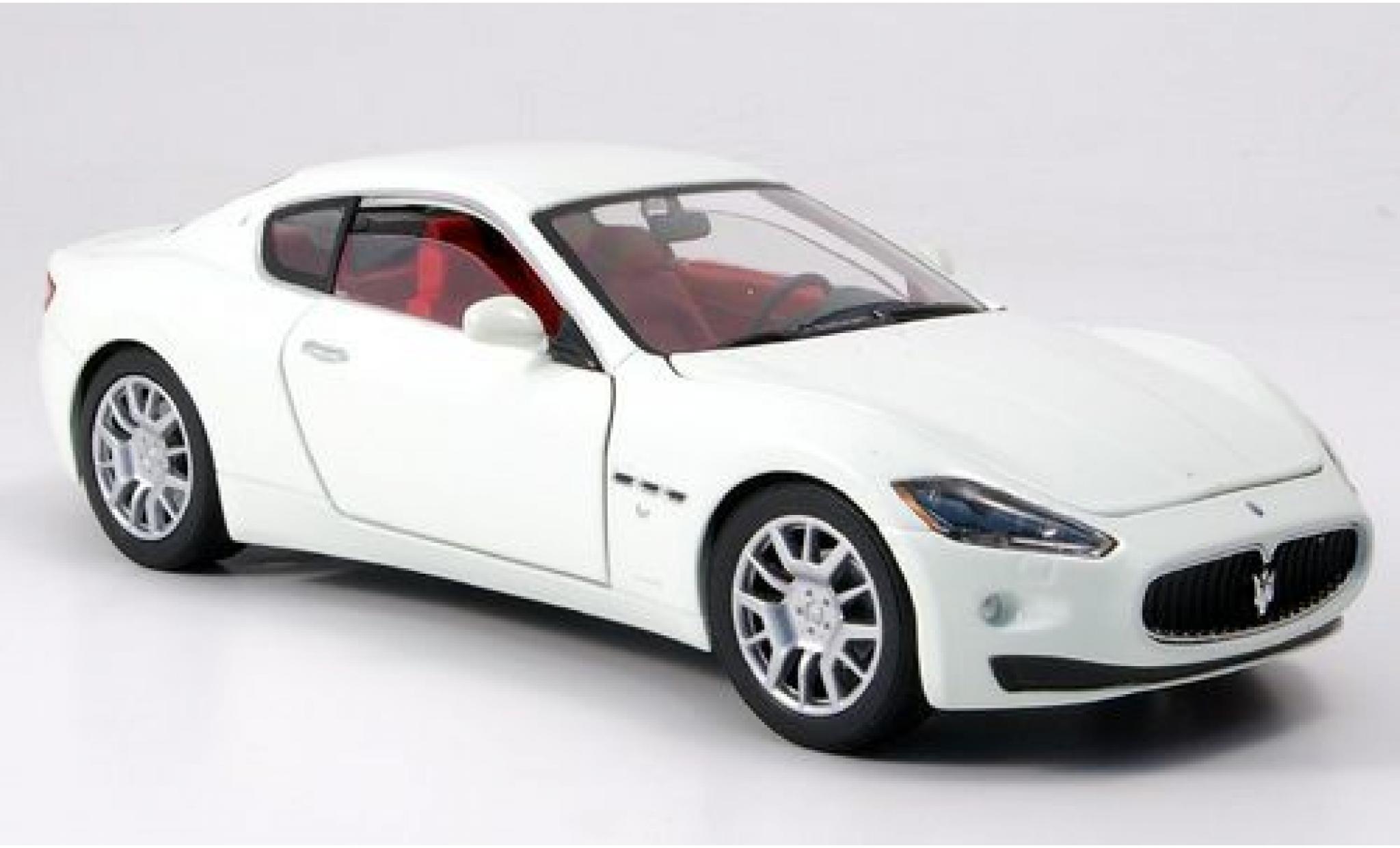 Maserati Gran Turismo 1/24 Motormax wit sans Vitrine modelauto