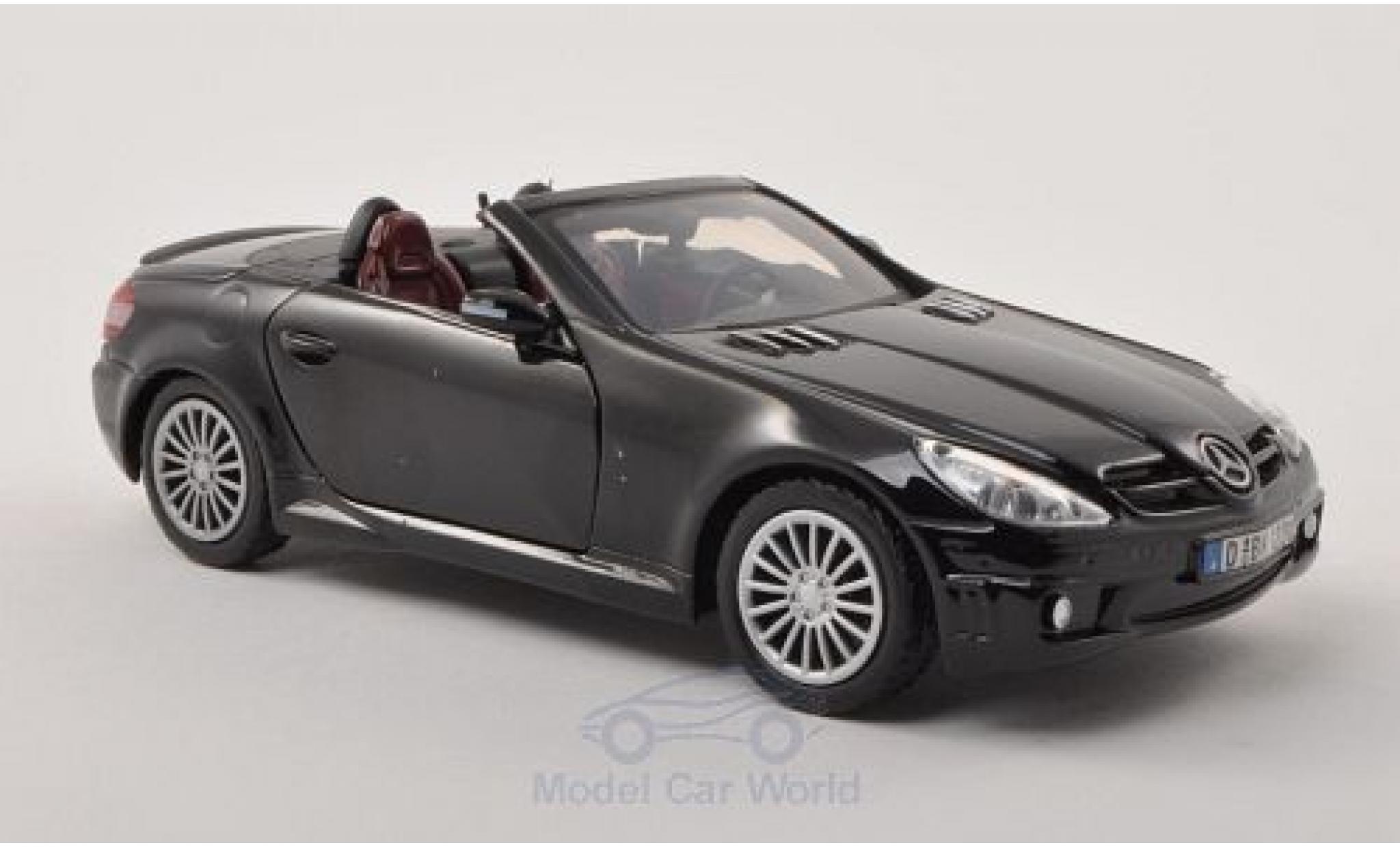 Mercedes Classe SLK 1/24 Motormax SLK 55 AMG (R171) zwart modelauto