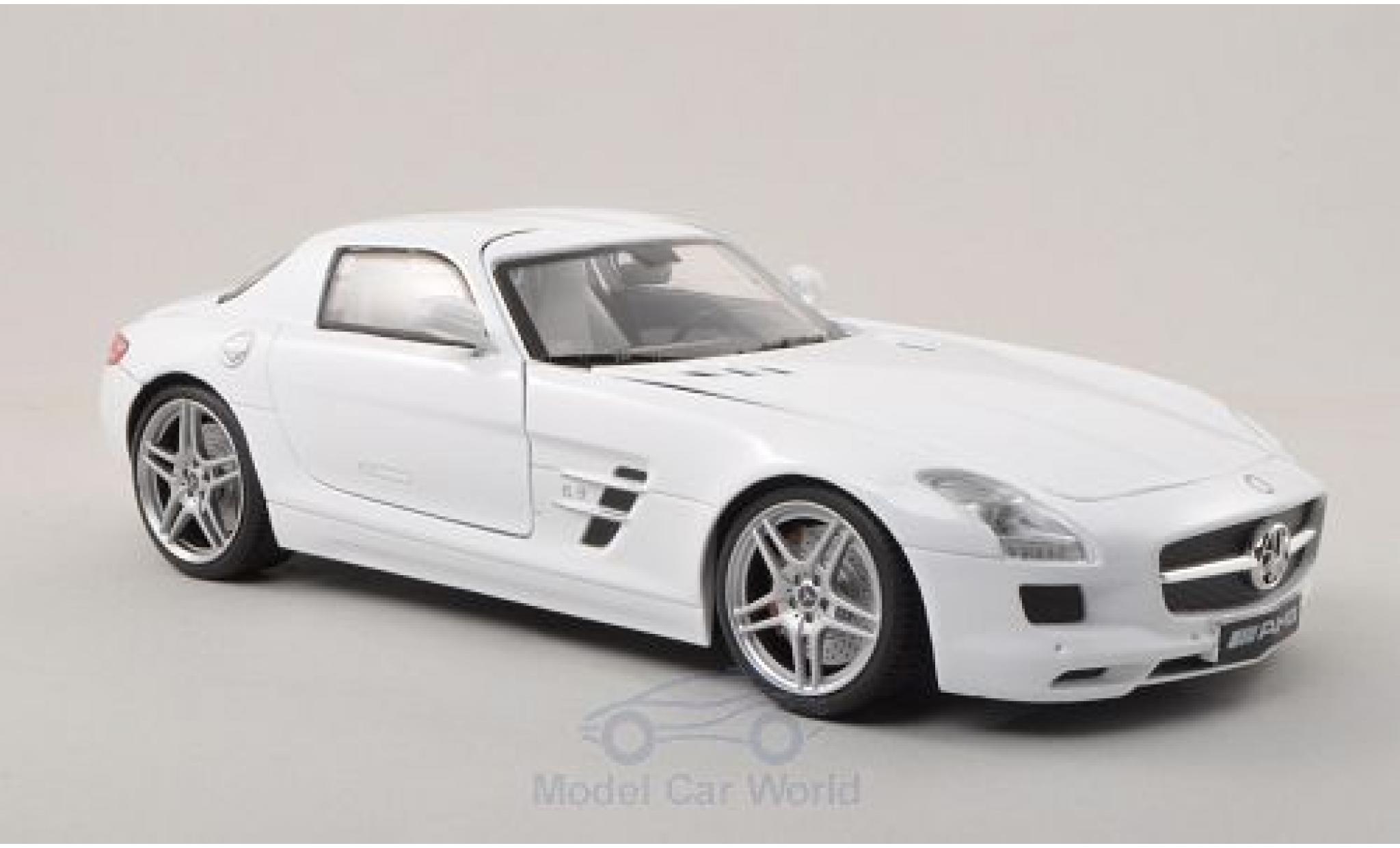 Mercedes SLS 1/18 Motormax AMG (C197) wit modelauto