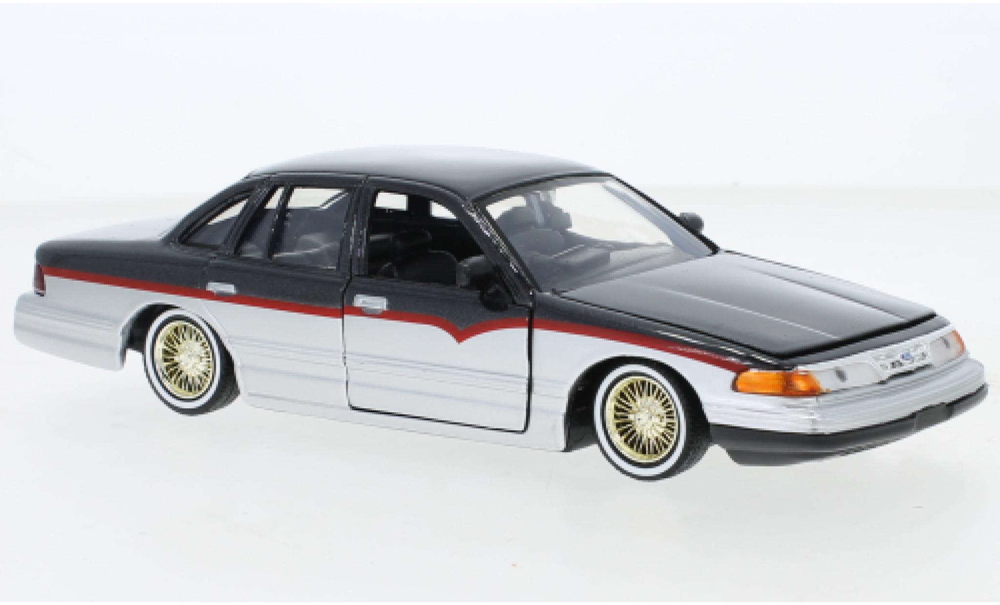 Ford Crown 1/24 Motormax Victoria metallic grijs/grijs 1993 modelauto