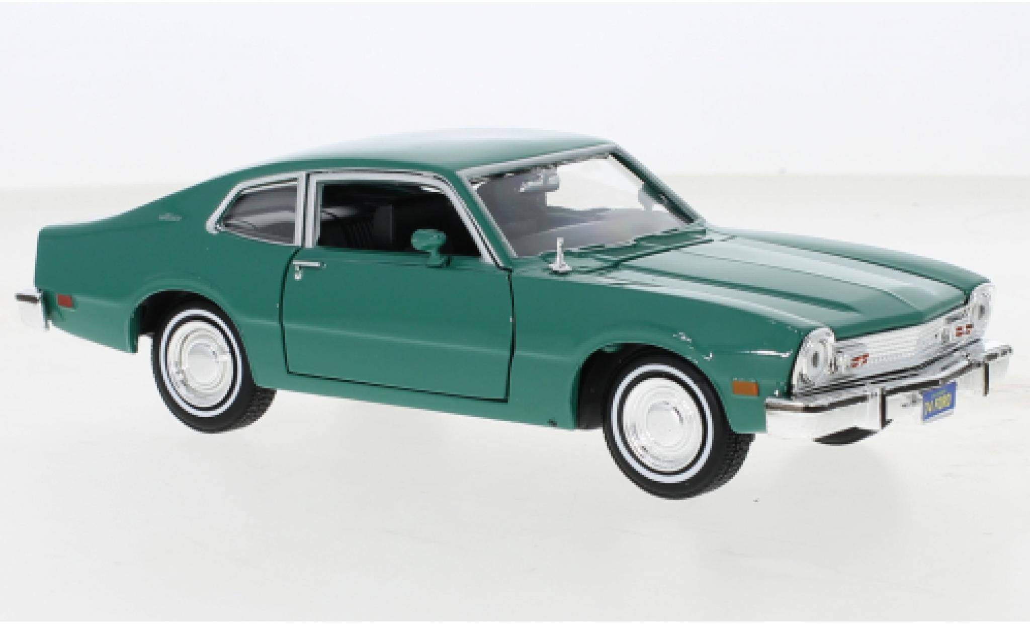 Ford Maverick 1/24 Motormax groen 1974 modelauto