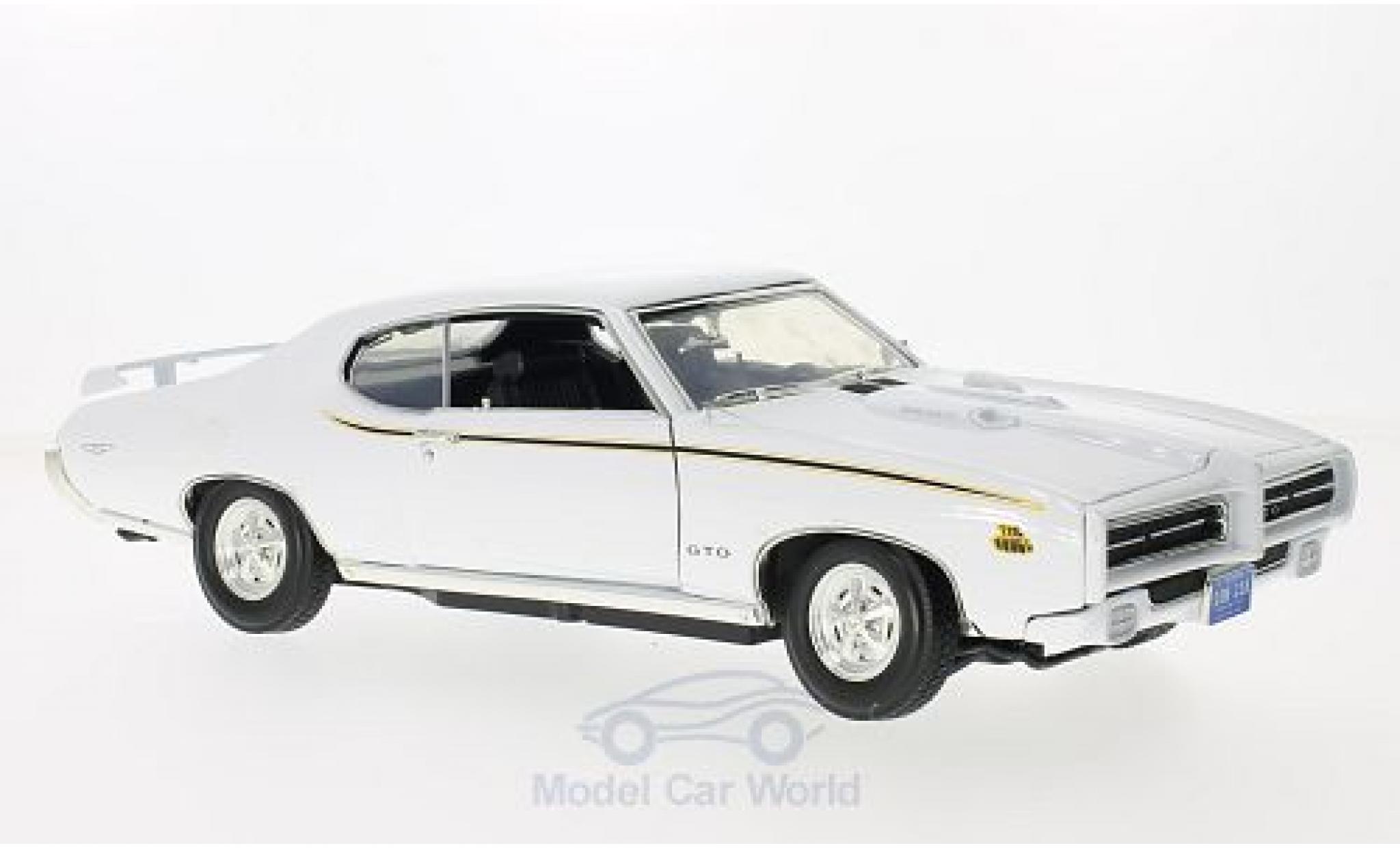 Pontiac GTO 1/18 Motormax Judge wit 1969 modelauto