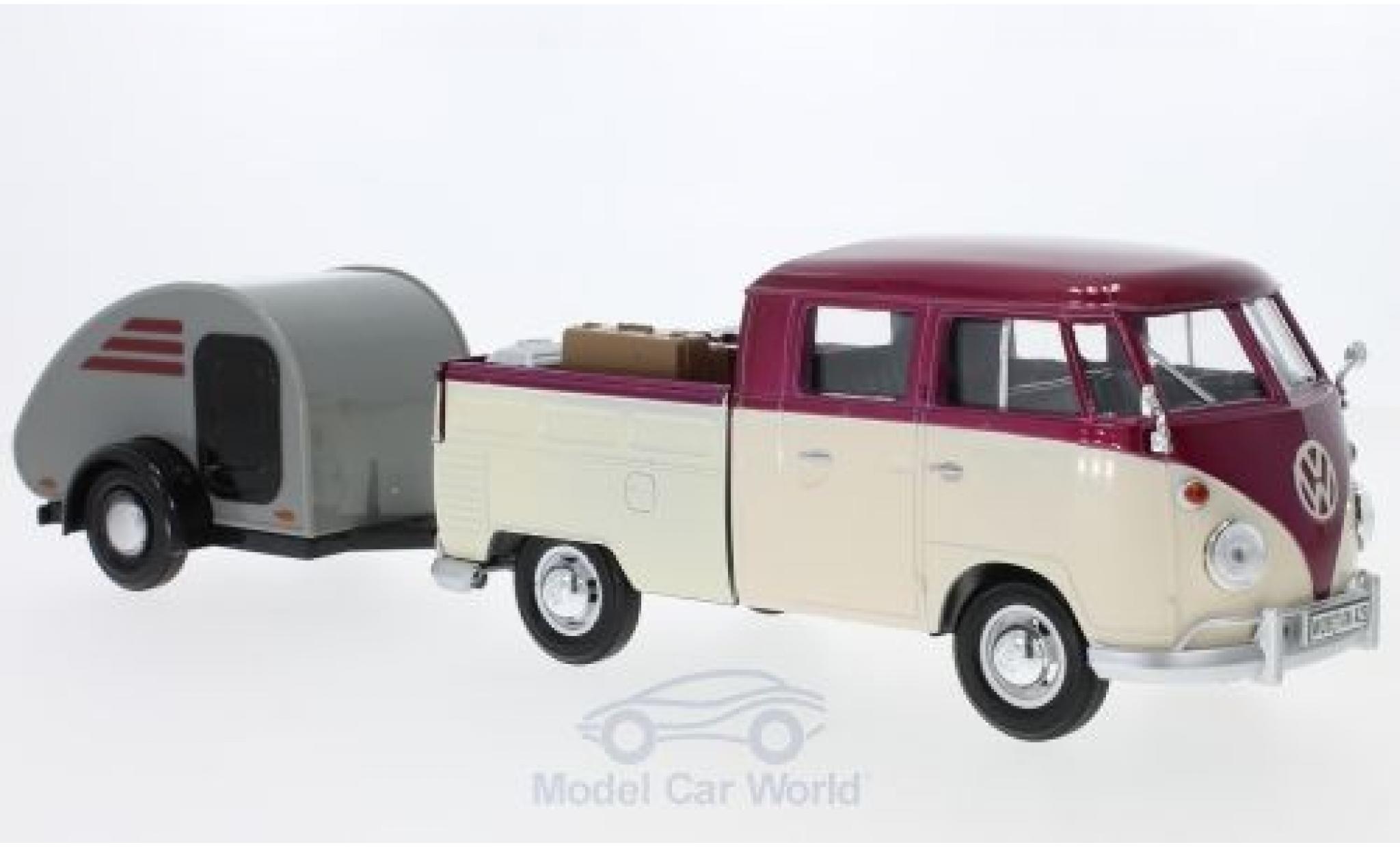 Volkswagen T1 B 1/24 Motormax Doppelkabine metallic rood/beige mit Surfboard und Teardrop-Anh&auml;nger modelauto