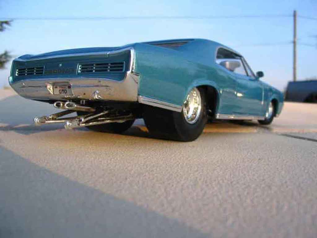 Pontiac GTO 1966 moteur corvette drag 1/18 Hot Wheels