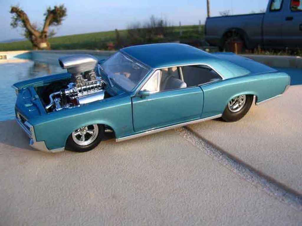 Pontiac GTO 1966 moteur corvette drag 1/18 Hot Wheels