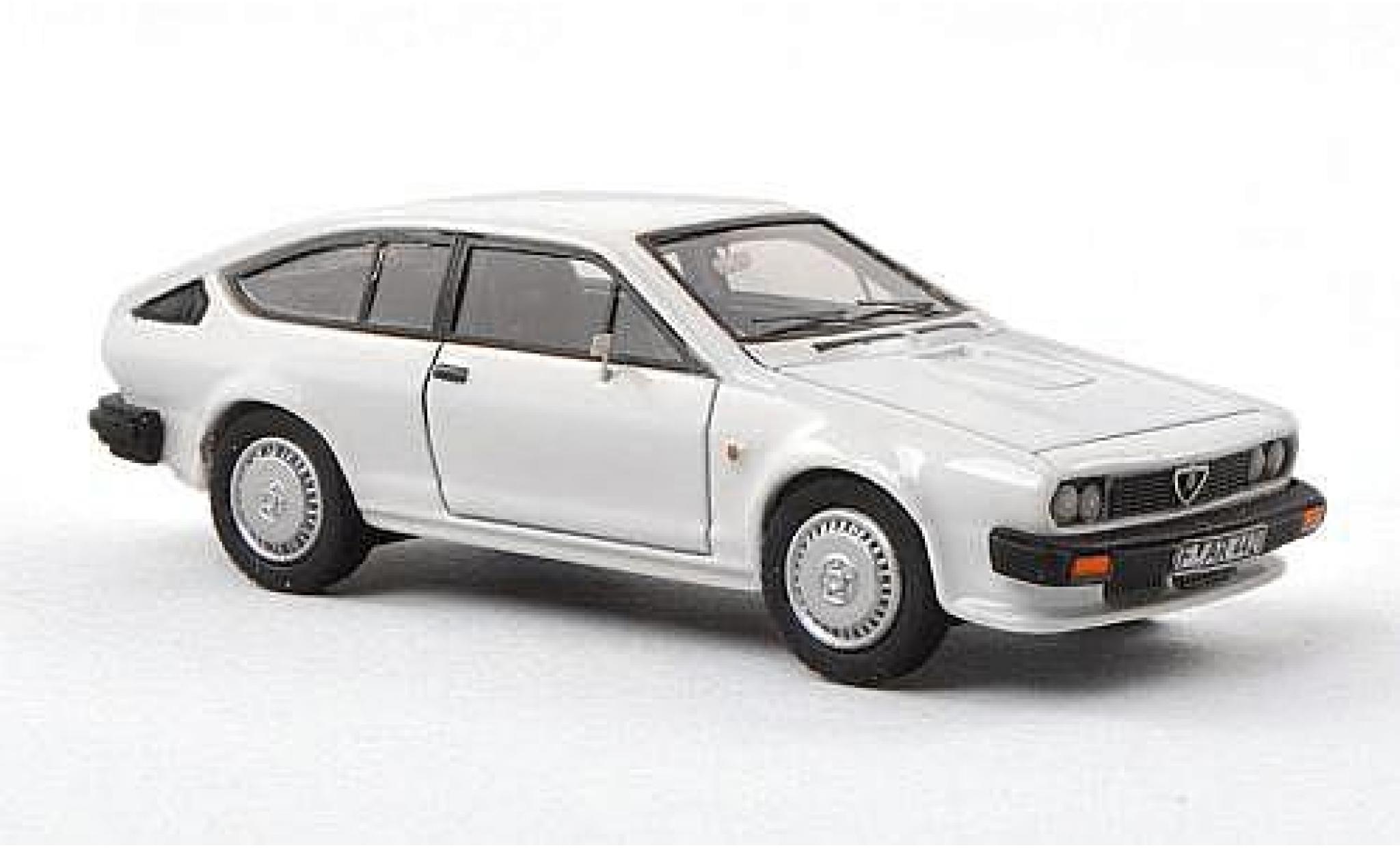 Alfa Romeo GT 1/87 Neo V 6 wit 1983 modelauto