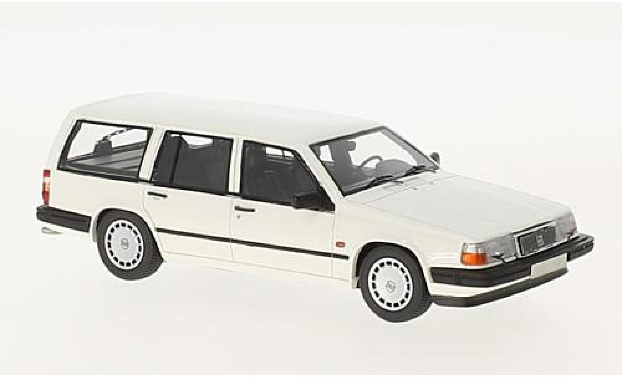 Volvo 940 1/43 Neo GL Estate wit 1990 modelauto