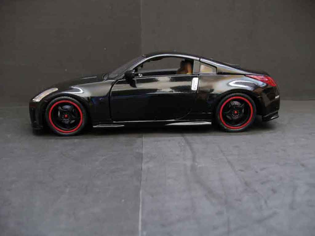 Nissan 350Z Base coupe preparation tuning zwart jantes zwarts 1/18 Maisto