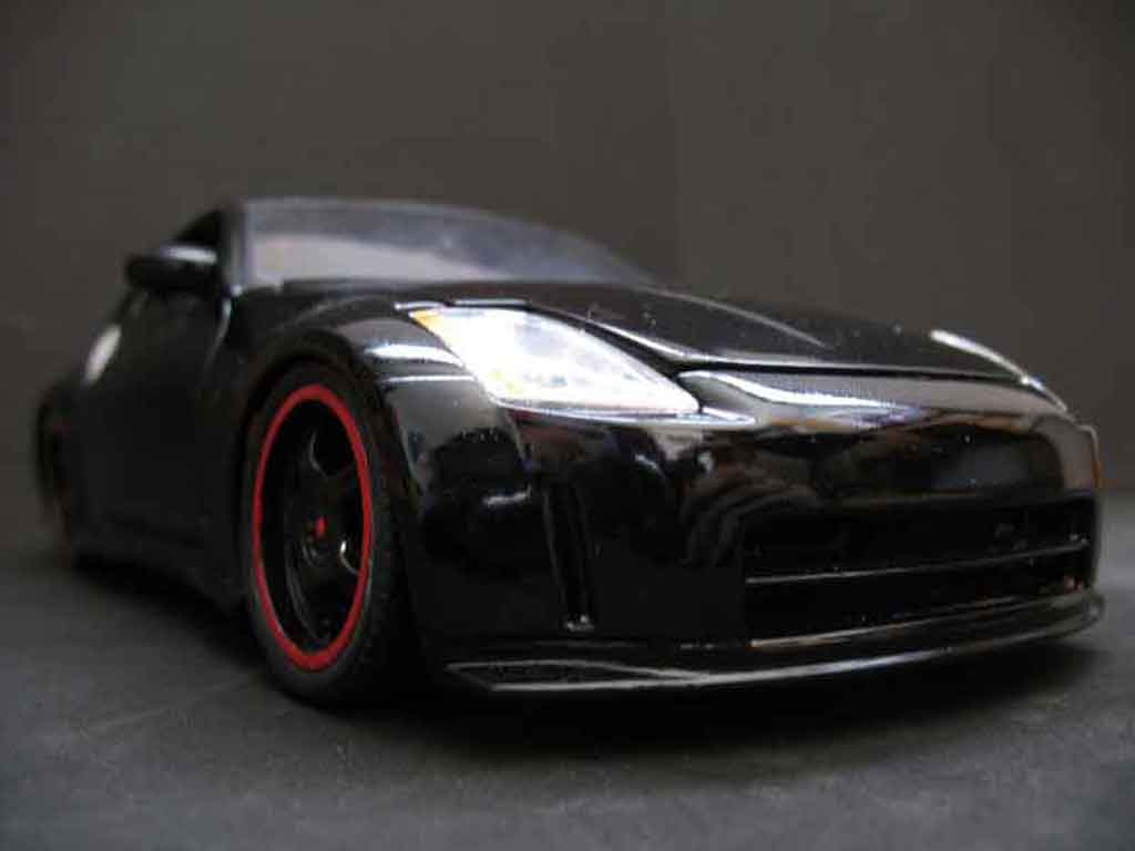 Nissan 350Z 1/18 Maisto coupe preparation tuning zwart jantes zwarts modelauto