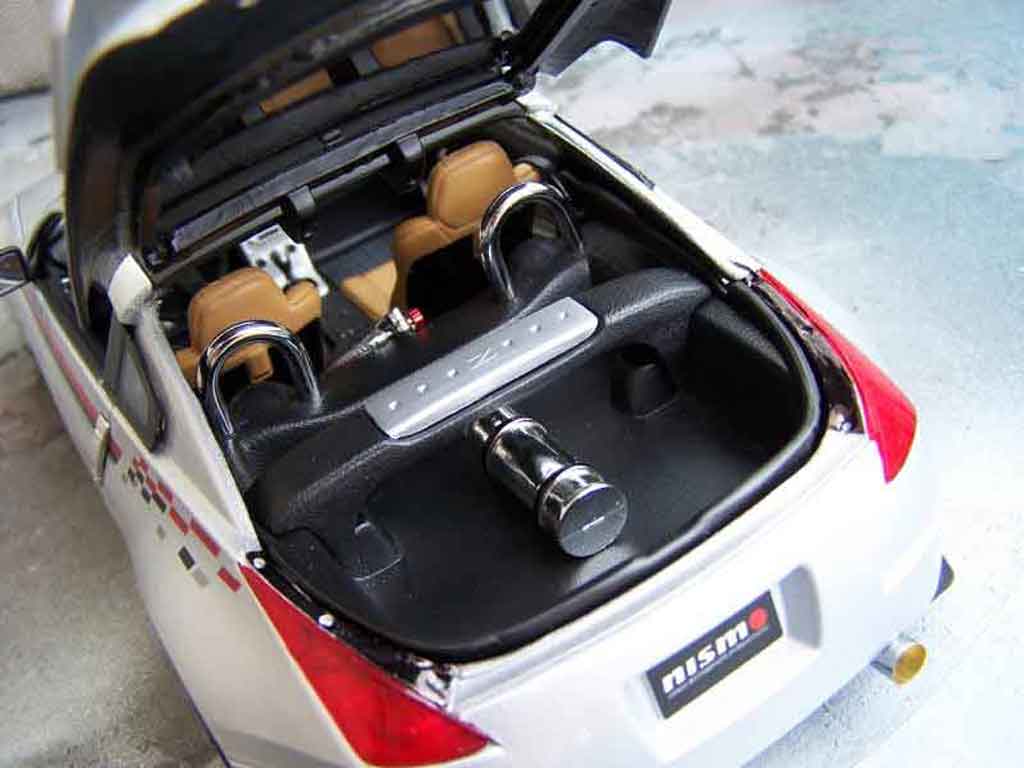 Nissan 350Z Base Nismo s-tune jantes oz 1/18 Autoart