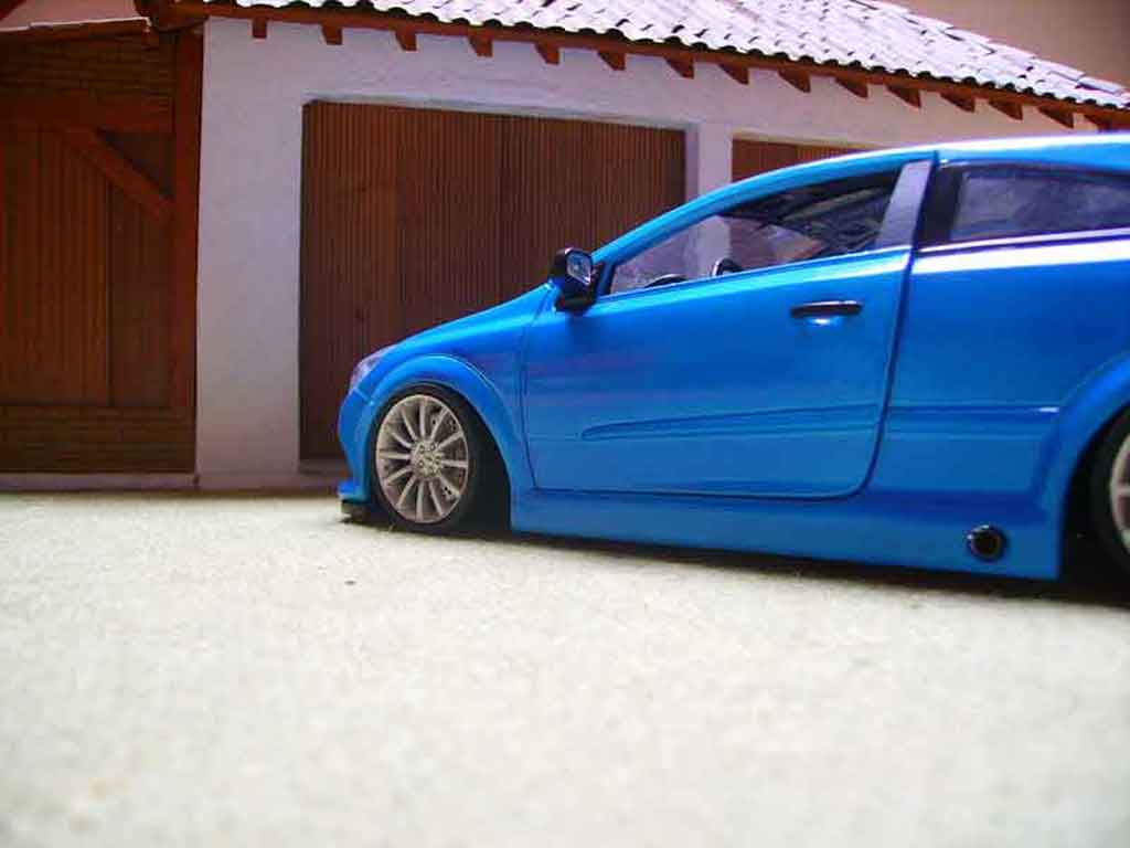Opel Astra GTC opc 1/18 Welly