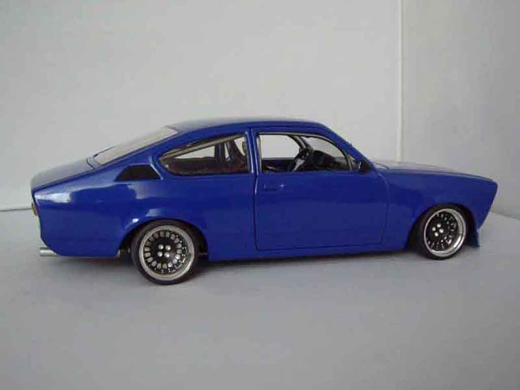 Opel Kadett C coupe sr 1976 blauw 1/18 Minichamps