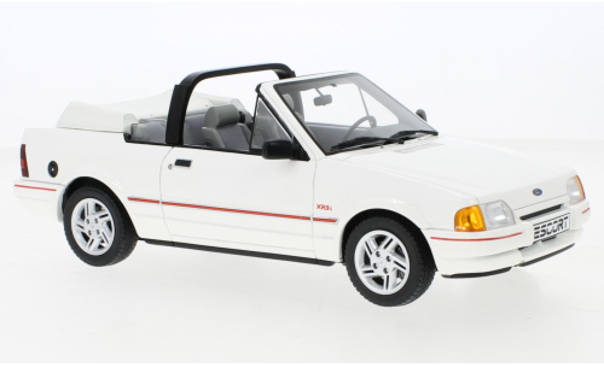 Ford Escort 1/18 Ottomobile MK IV XR3i cabriolet wit 1986 modelauto
