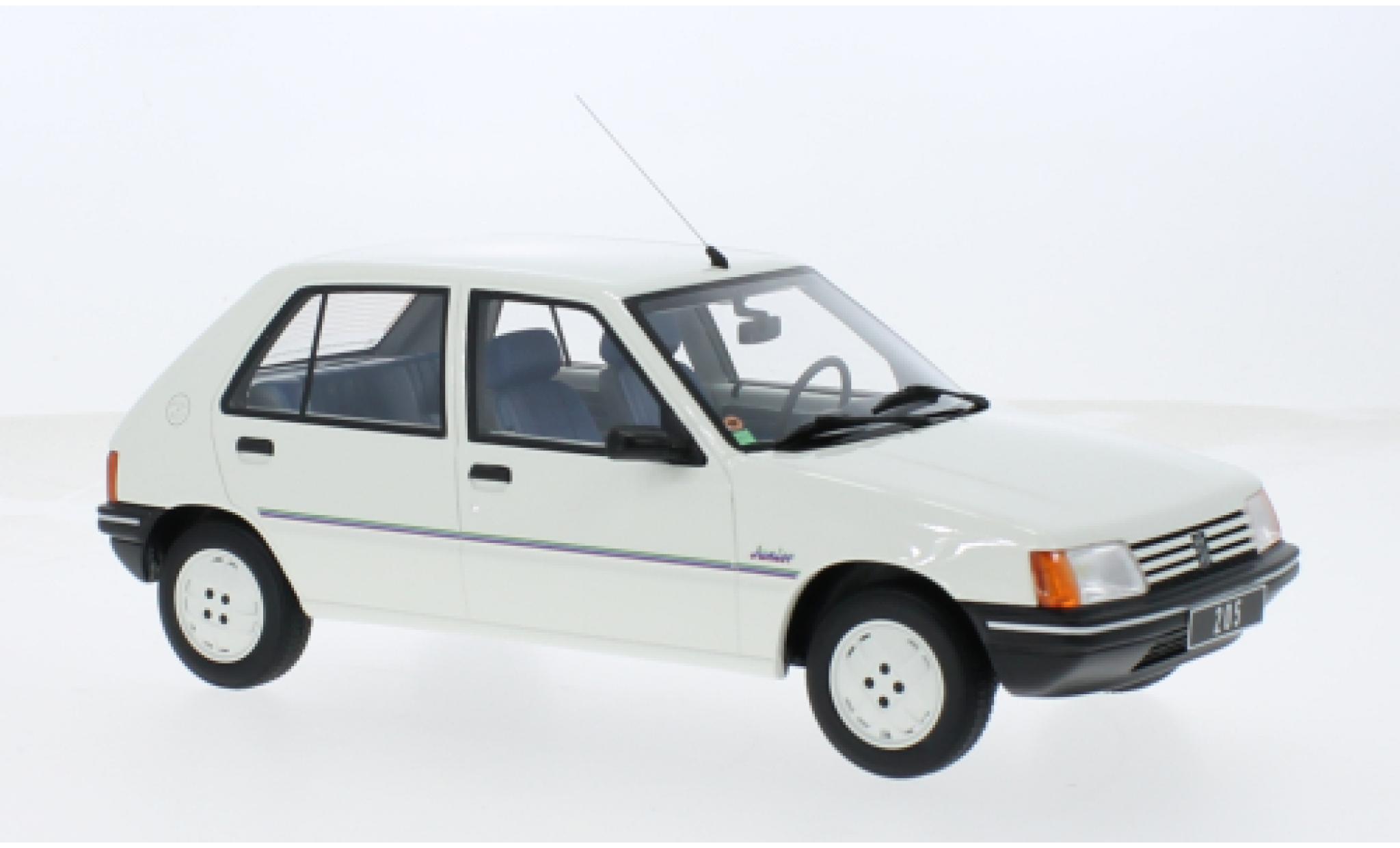 Peugeot 205 1/18 Ottomobile Junior wit 1988 1:18 modelauto