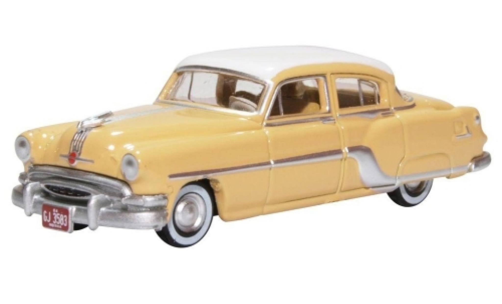 Pontiac Chieftain 1/87 Oxford 4-Door beige/wit 1954 modelauto