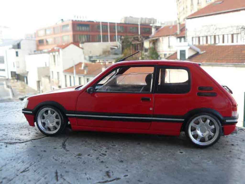 Peugeot 205 GTI 1.9 Rouge Vallelunga rood vallelunga jantes pts 1/18 Solido