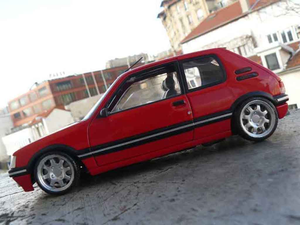 Peugeot 205 GTI 1.9 Rouge Vallelunga rood vallelunga jantes pts 1/18 Solido