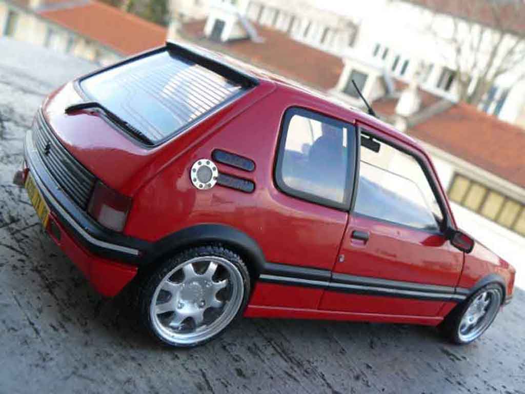 Peugeot 205 GTI 1.9 Rouge Vallelunga rood vallelunga jantes pts 1/18 Solido