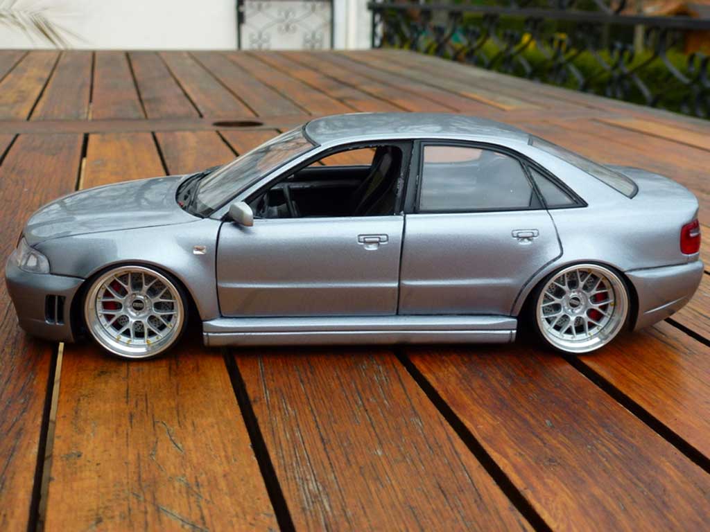 Audi S4 berline grijs jantes BBS 20 pouces 1/18 Ut Models
