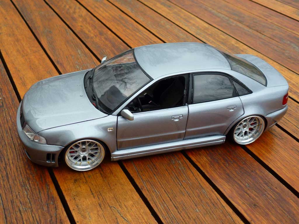 Audi S4 berline grijs jantes BBS 20 pouces 1/18 Ut Models