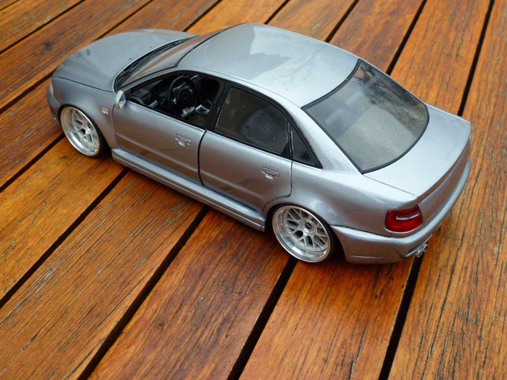 Audi S4 berline grijs jantes BBS 20 pouces 1/18 Ut Models
