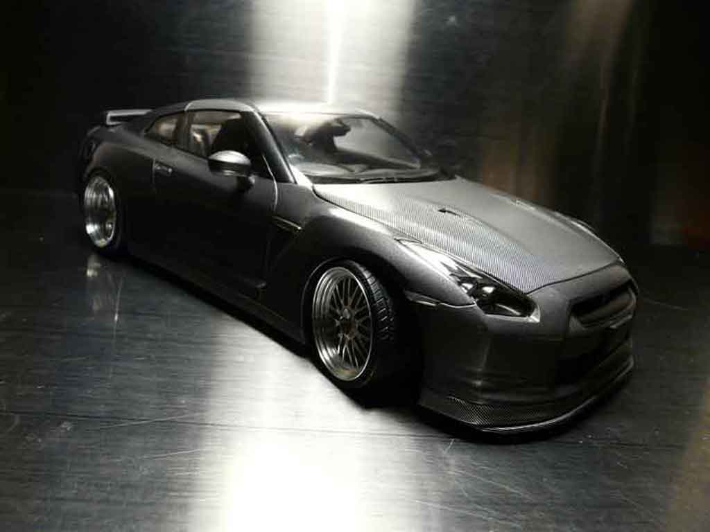 Nissan Skyline R35 carbone 1/18 Autoart