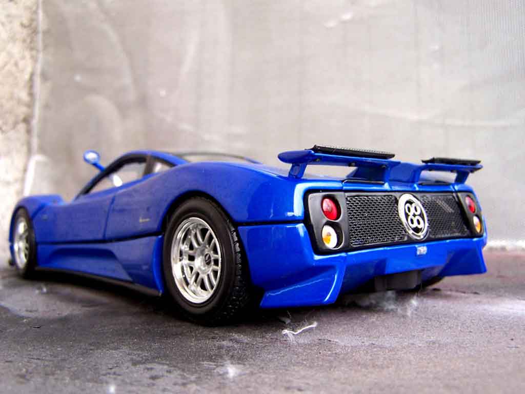 Pagani Zonda C12 blauw 1/18 Motormax