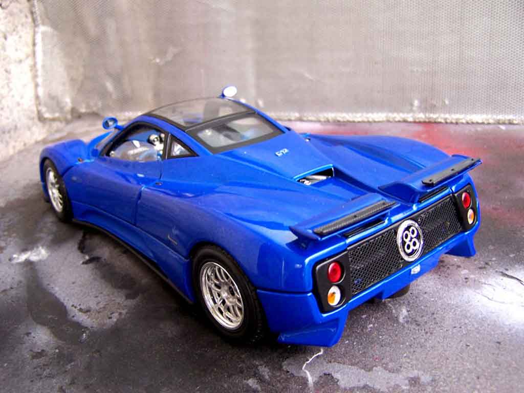 Pagani Zonda C12 blauw 1/18 Motormax