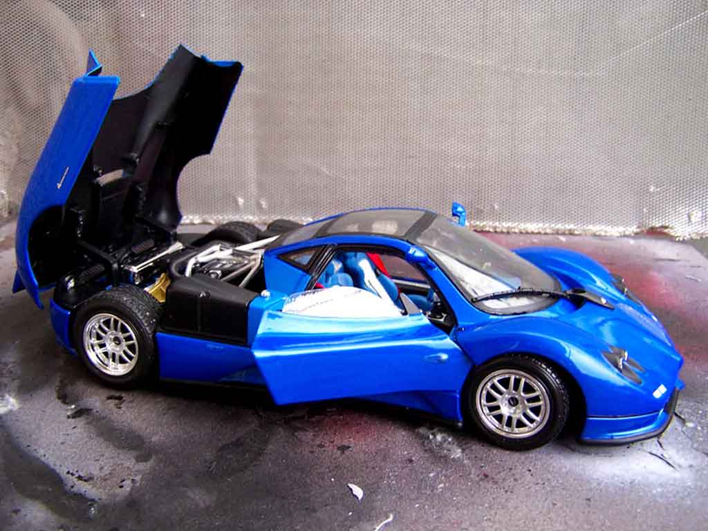 Pagani Zonda C12 blauw 1/18 Motormax