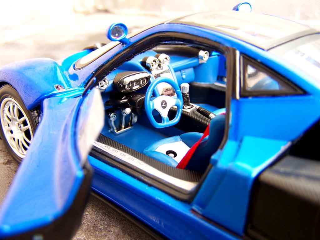 Pagani Zonda C12 blauw 1/18 Motormax