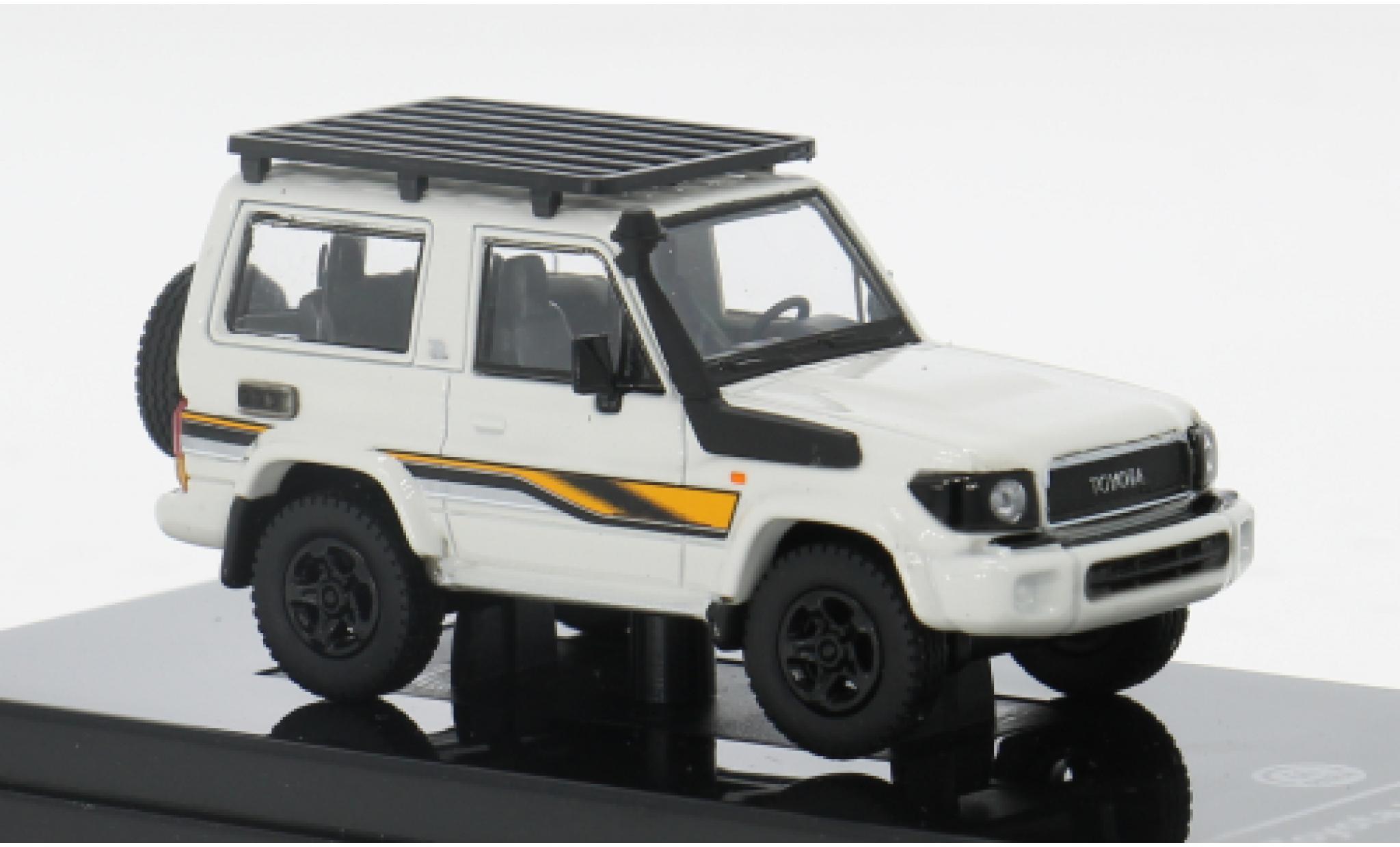 Toyota Land Cruiser 1/64 Para64 71 wit/Dekor 2022 1:64 modelauto