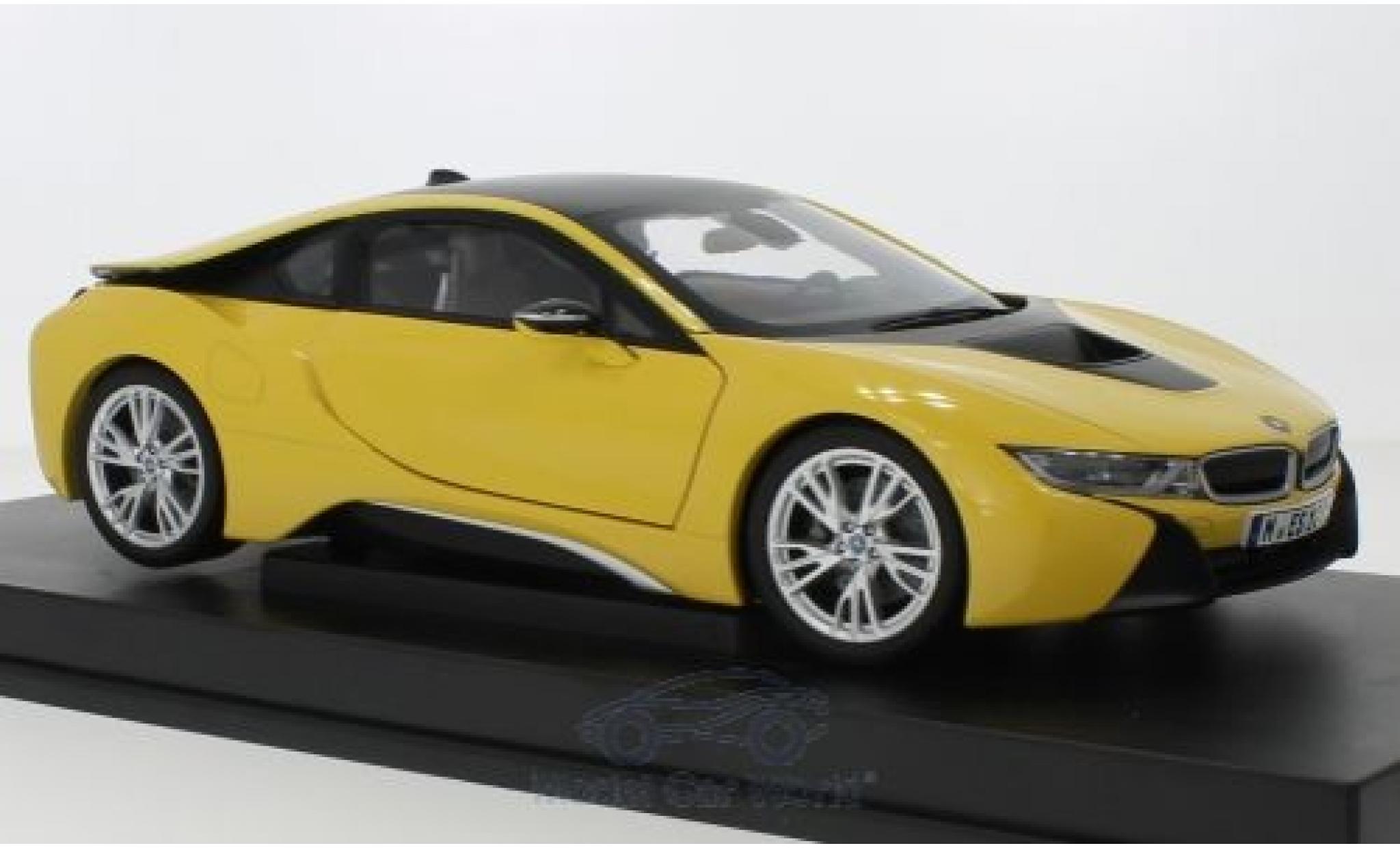 Bmw i8 1/18 Paragon geel modelauto