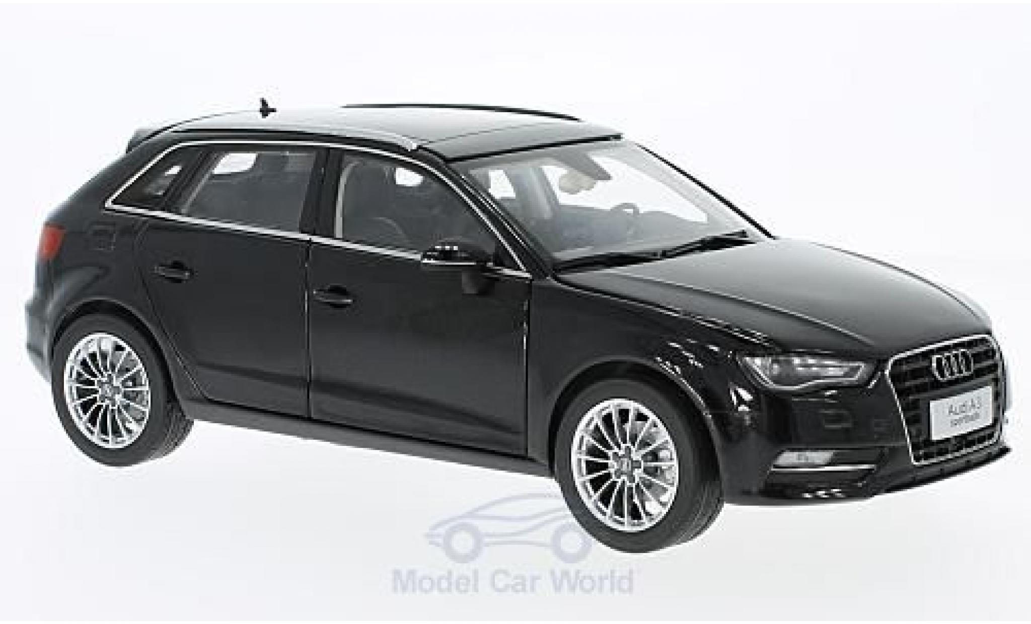 Audi A3 1/18 Paudi Hatchback zwart modelauto