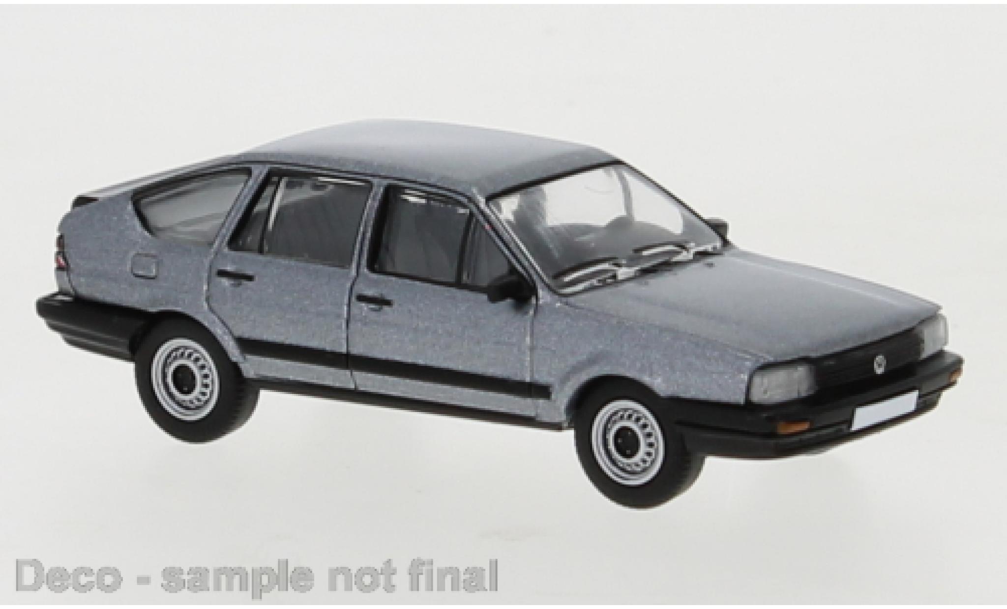 Volkswagen Passat 1/87 PCX87 B2 metallic grijs 1985 modelauto