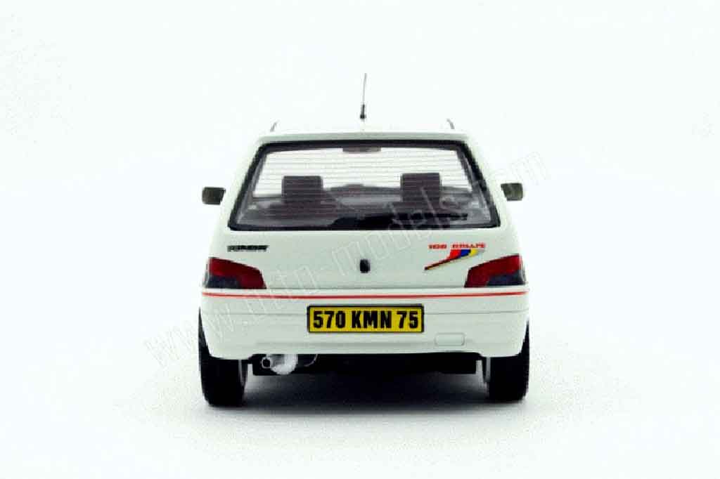 Peugeot 106 Rallye Rally 1.3 wit 1/18 Ottomobile