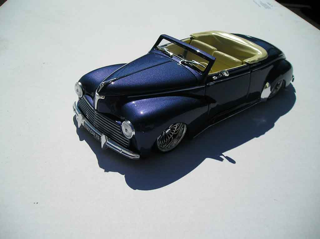 Peugeot 203 cabriolet 1954 blauw metalise jantes low riders 1/18 Solido