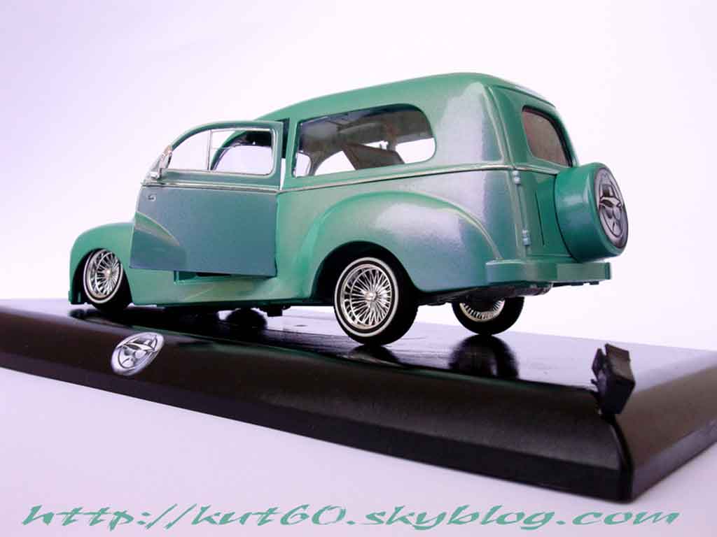 Peugeot 203 Fourgonette short delivery lowride 1/18 Solido