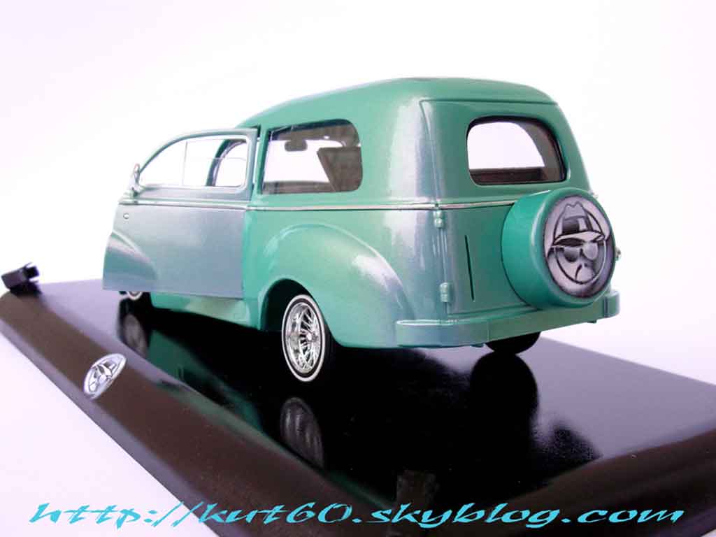 Peugeot 203 Fourgonette short delivery lowride 1/18 Solido