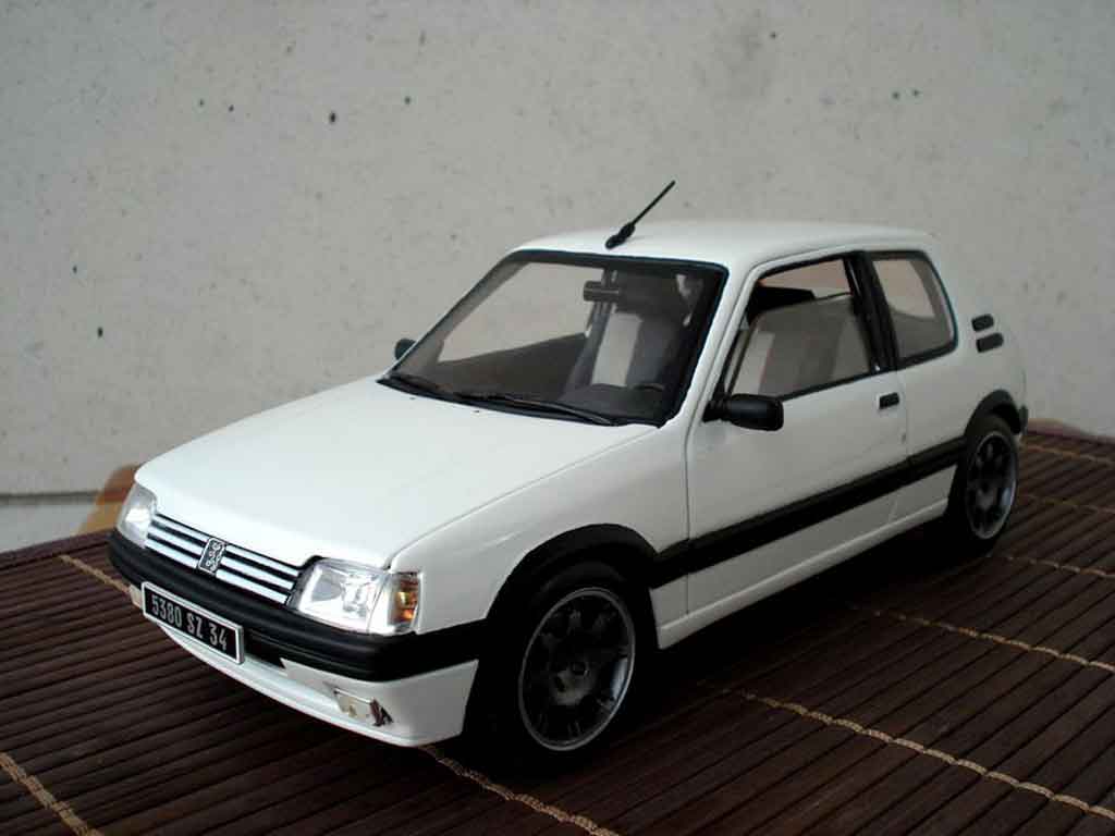 Peugeot 205 GTI wit jantes pts 1/18 Solido