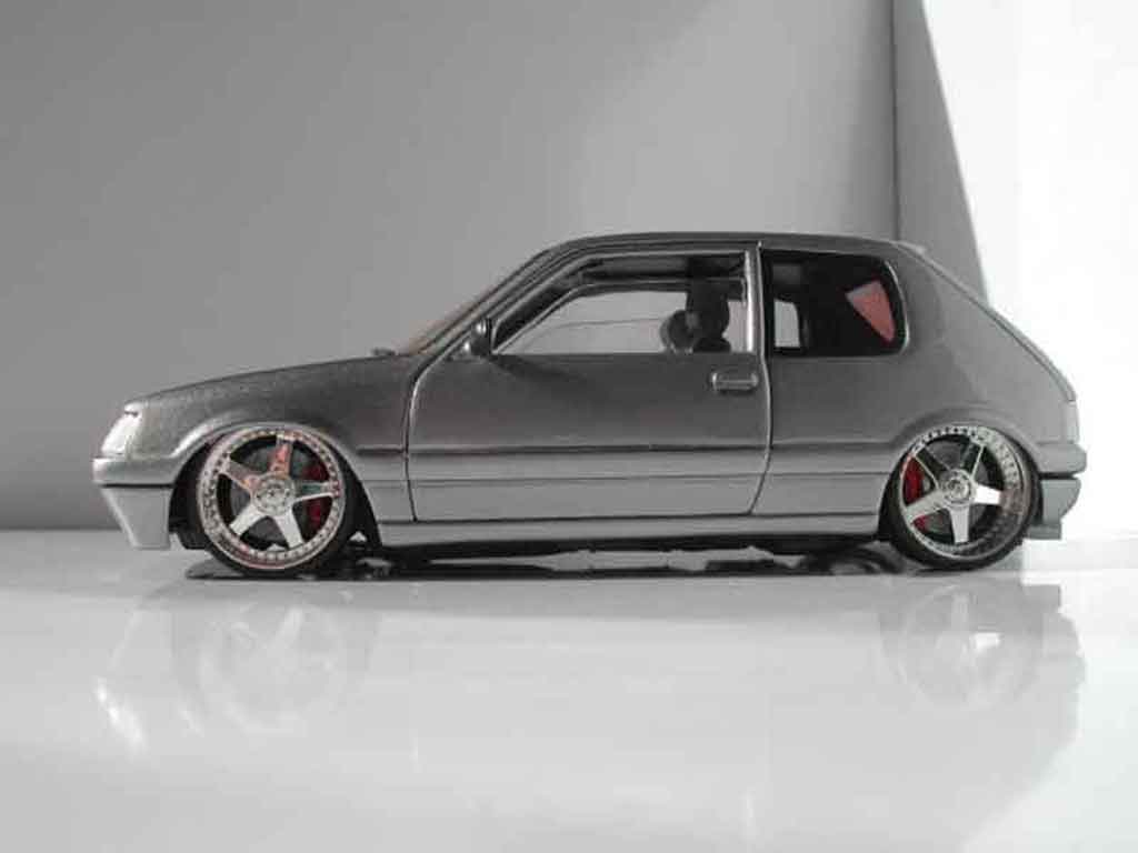 Peugeot 205 GTI 1/18 Solido GTI grijs metallic jantes racing hart 17 pouces modelauto