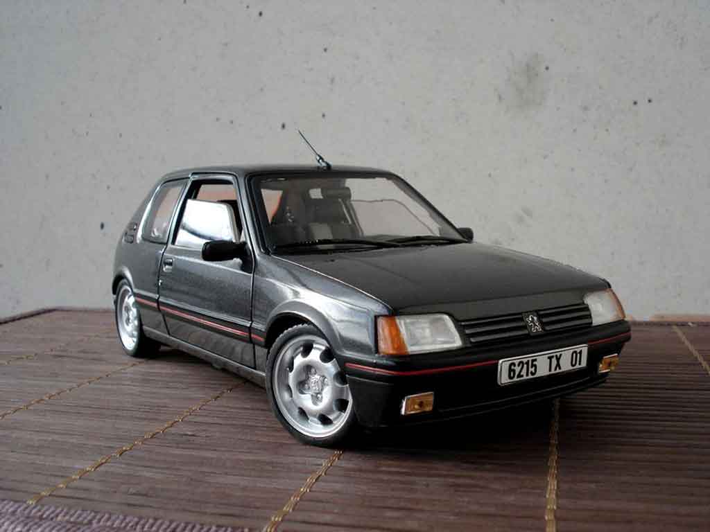 Peugeot 205 GTI 1.9 Gris Graphite jantes 15 pouces 309 1/18 Solido