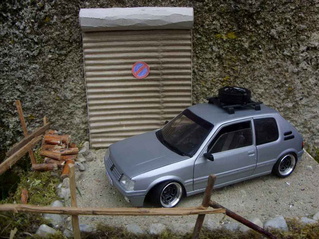 Peugeot 205 GTI 1/18 Solido GTI grijs german look modelauto