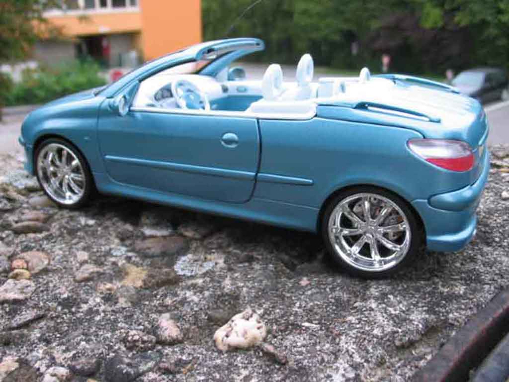 Peugeot 206 CC 1/18 Solido CC blauw jantes chromees modelauto