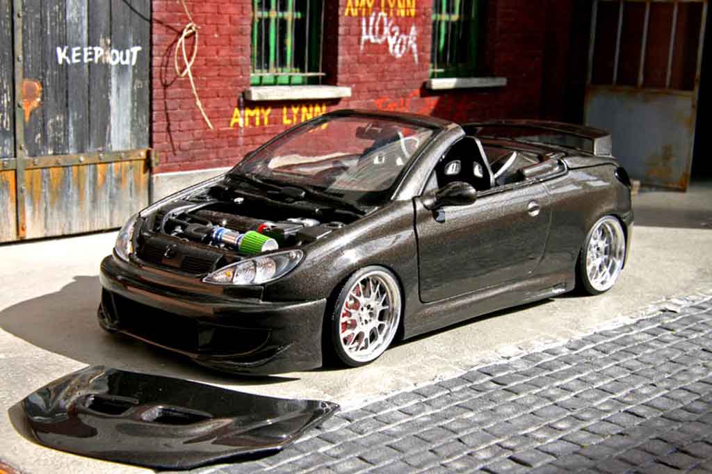 Peugeot 206 CC carbon covered 1/18 Solido