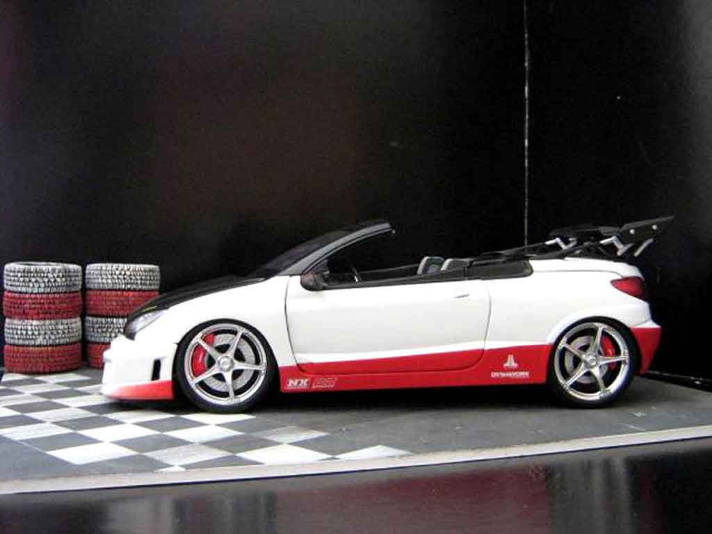 Peugeot 206 CC parotech racing 1/18 Norev