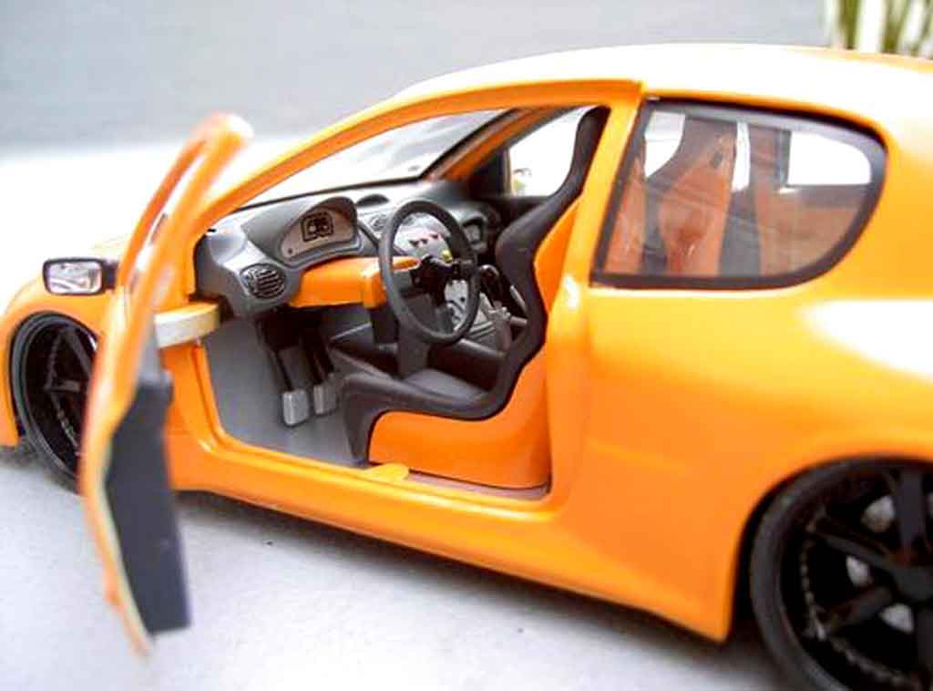 Peugeot 206 WRC street racing oranje 1/18 Solido