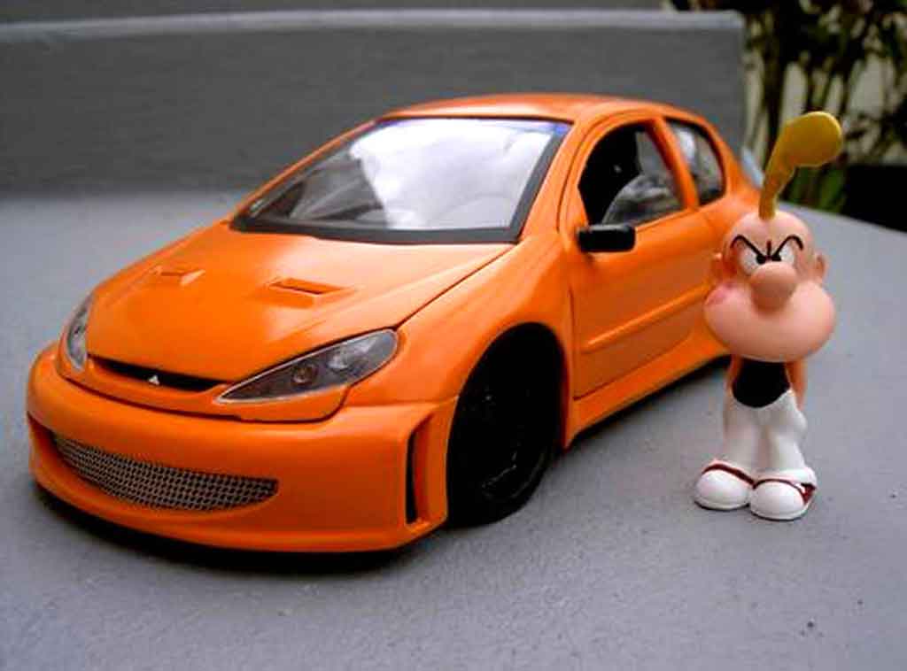 Peugeot 206 WRC 1/18 Solido WRC street racing oranje modelauto