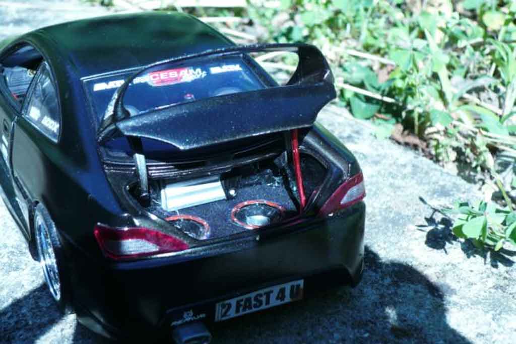 Peugeot 406 Base zwart jantes 17 pouces sono subwoofer 1/18 Gate